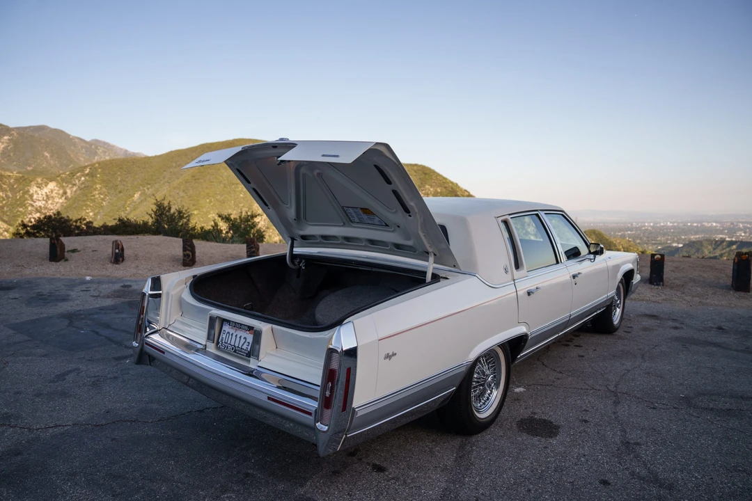 1992 Cadillac Brougham - Image 15 of 31