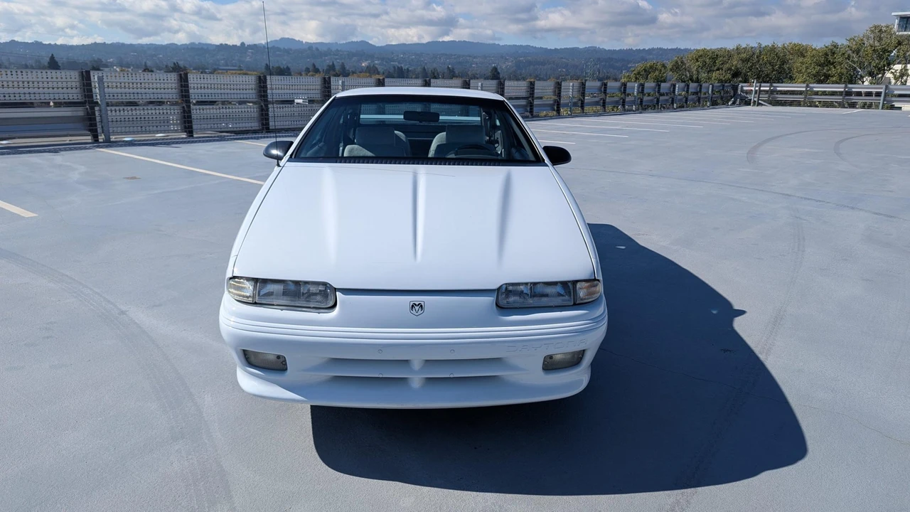 1992 Dodge Daytona - Image 8 of 31