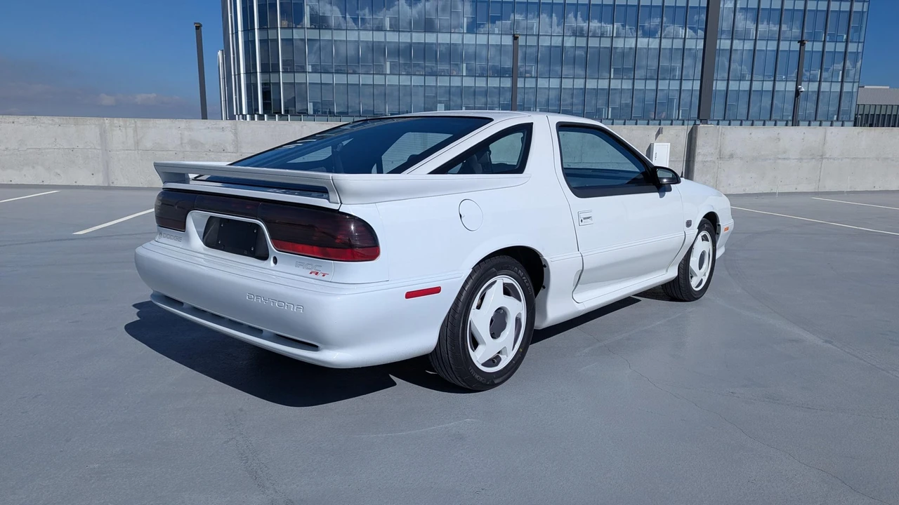 1992 Dodge Daytona - Image 21 of 31