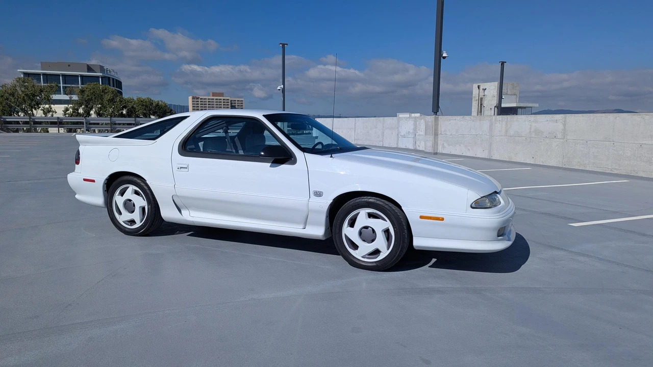 1992 Dodge Daytona - Image 15 of 31