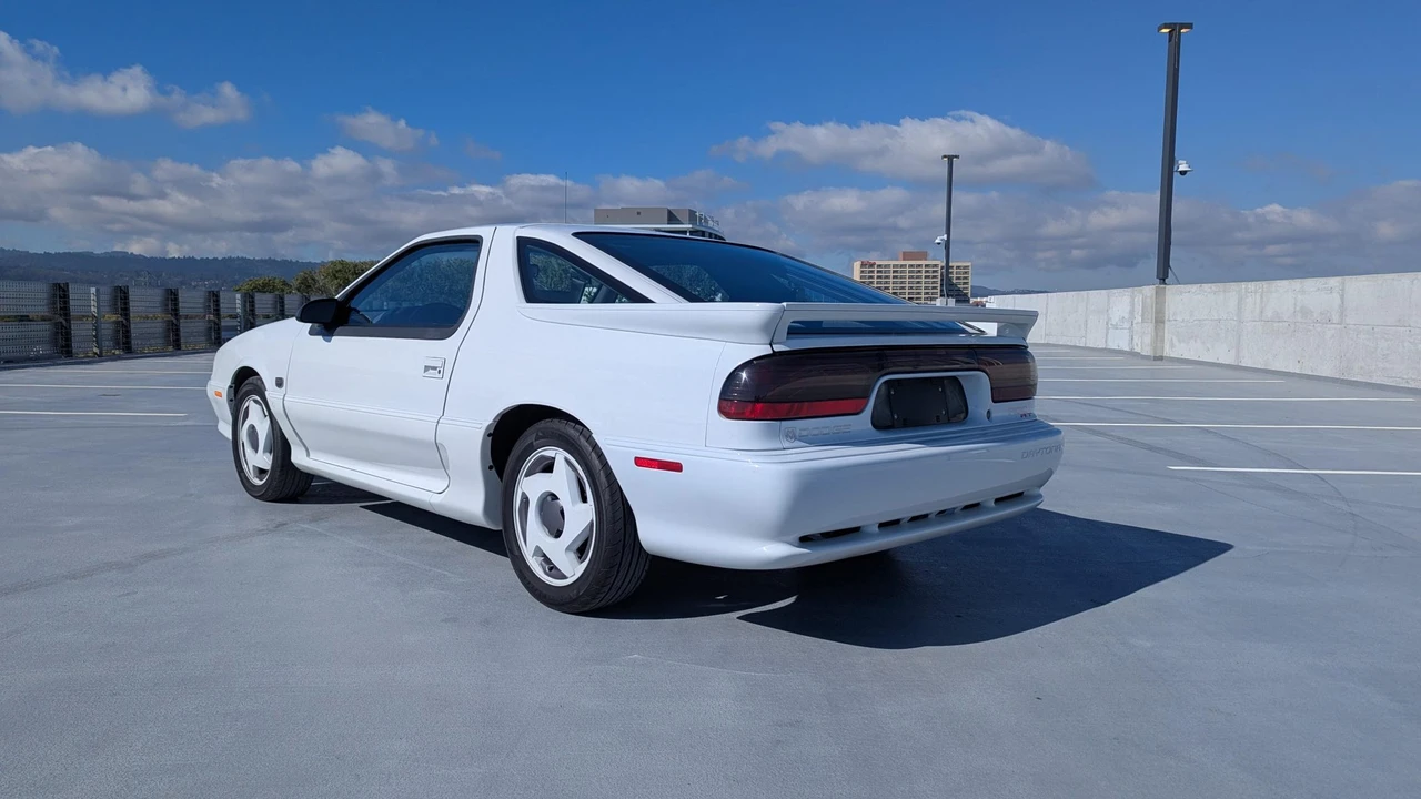 1992 Dodge Daytona - Image 28 of 31