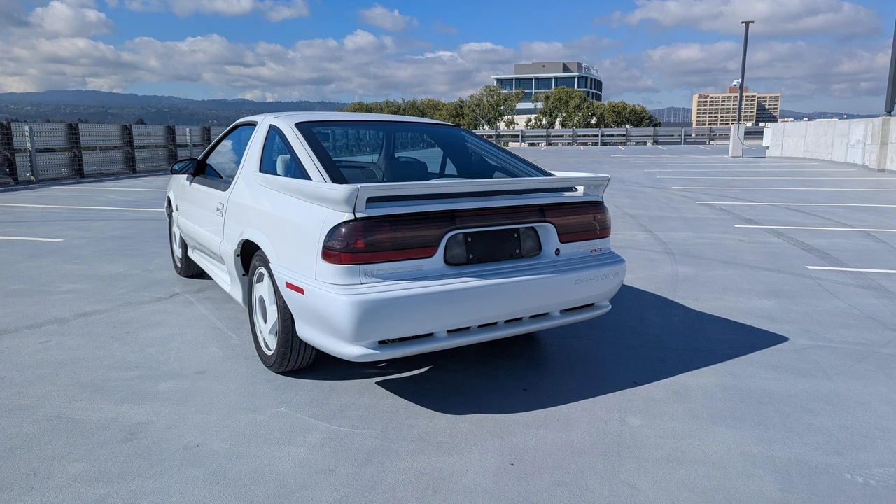 1992 Dodge Daytona - Image 27 of 31