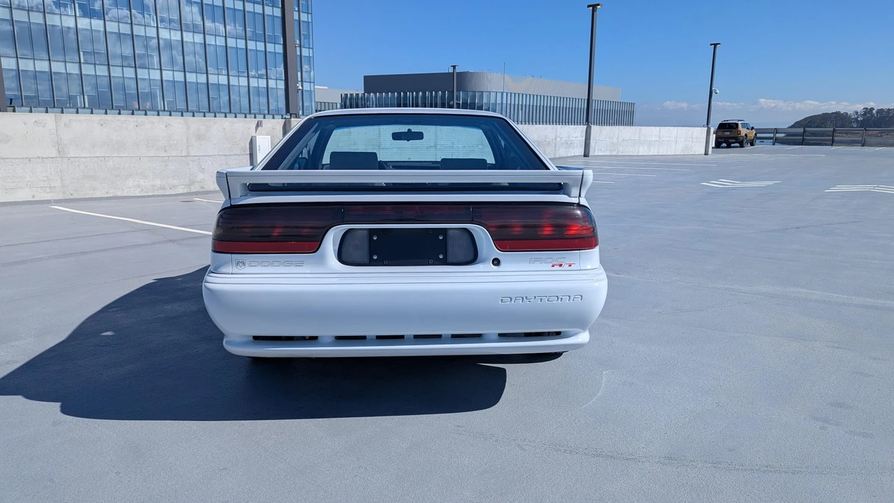 1992 Dodge Daytona - Image 25 of 31