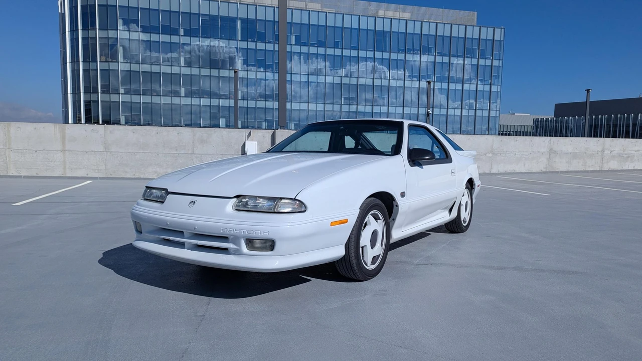 1992 Dodge Daytona - Image 5 of 31