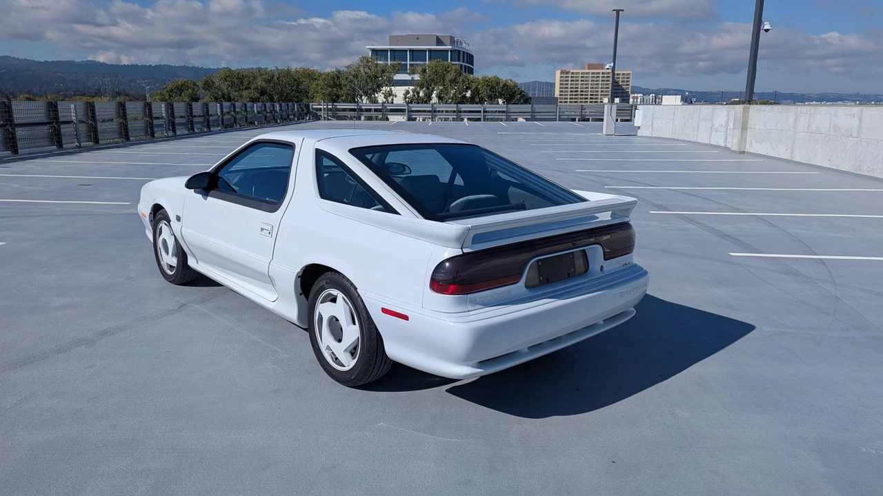 1992 Dodge Daytona - Image 30 of 31
