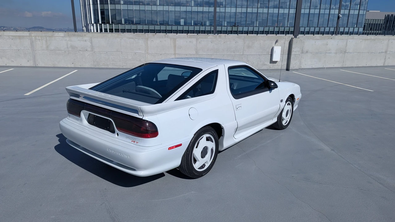 1992 Dodge Daytona - Image 22 of 31