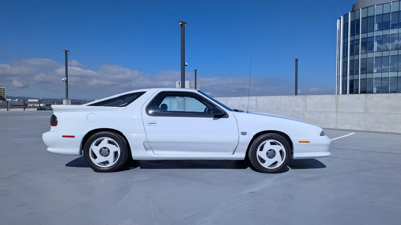 1992 Dodge Daytona - Image 16 of 31