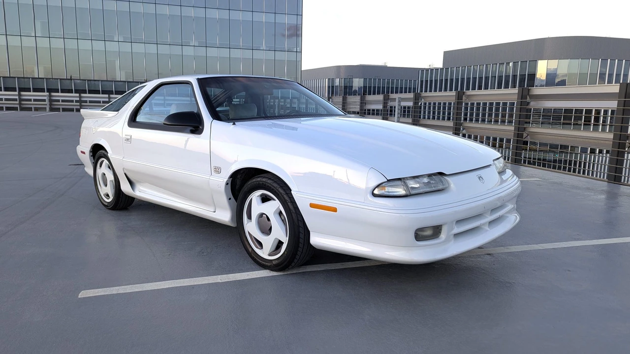1992 Dodge Daytona - Image 13 of 31