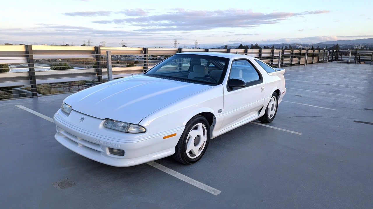 1992 Dodge Daytona - Image 3 of 31