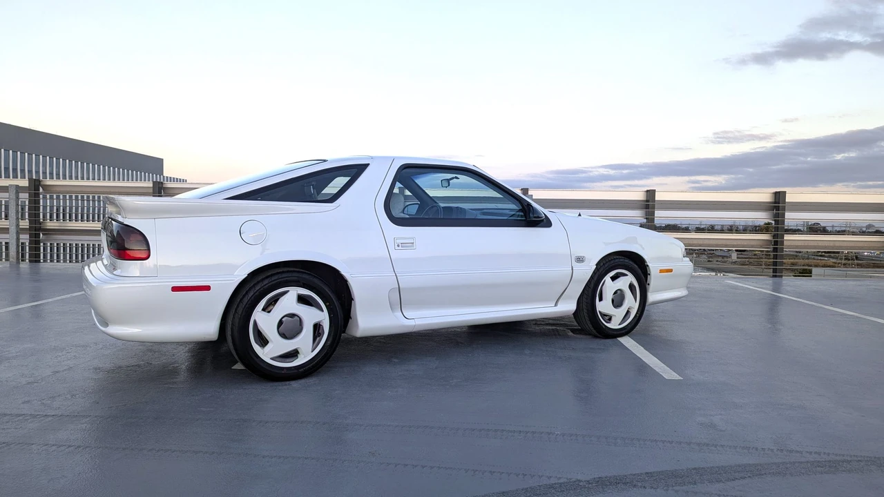 1992 Dodge Daytona - Image 17 of 31