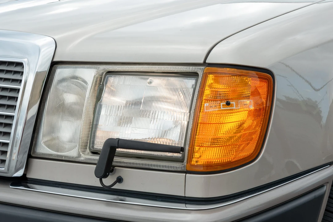 1993 Mercedes-Benz W124 E-Class - Image 13 of 31