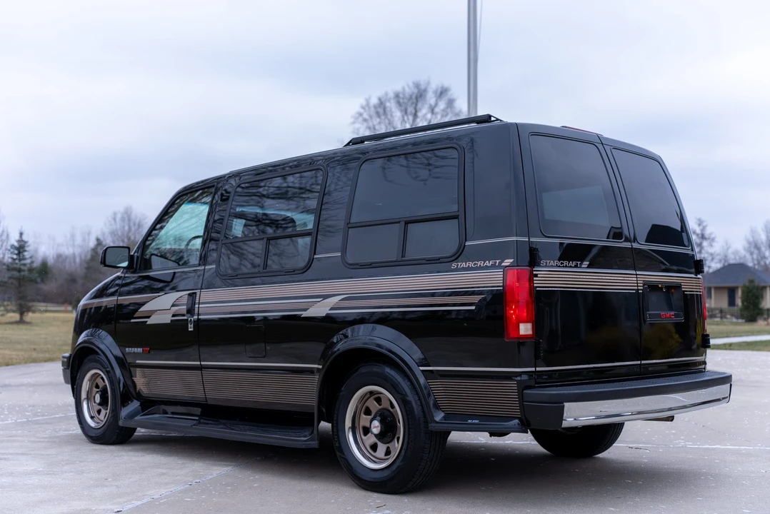 1994 GMC G-series Van - Image 9 of 31