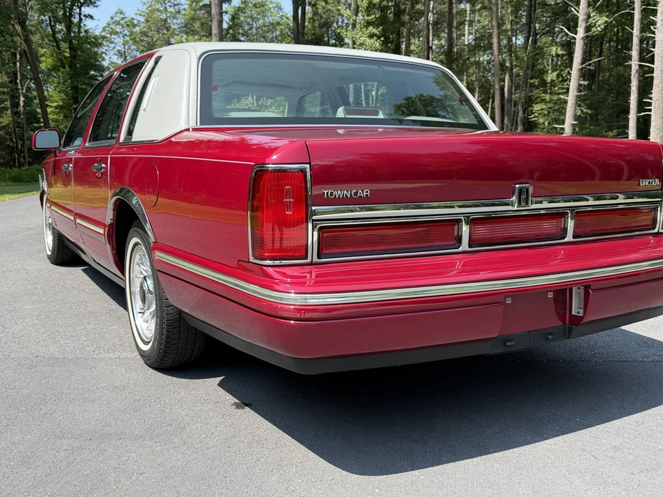 1995 Lincoln Town Car - Image 12 of 31