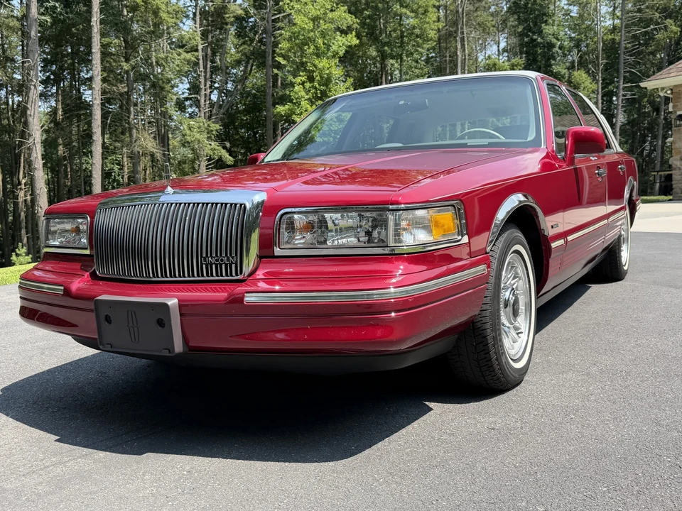 1995 Lincoln Town Car - Image 3 of 31