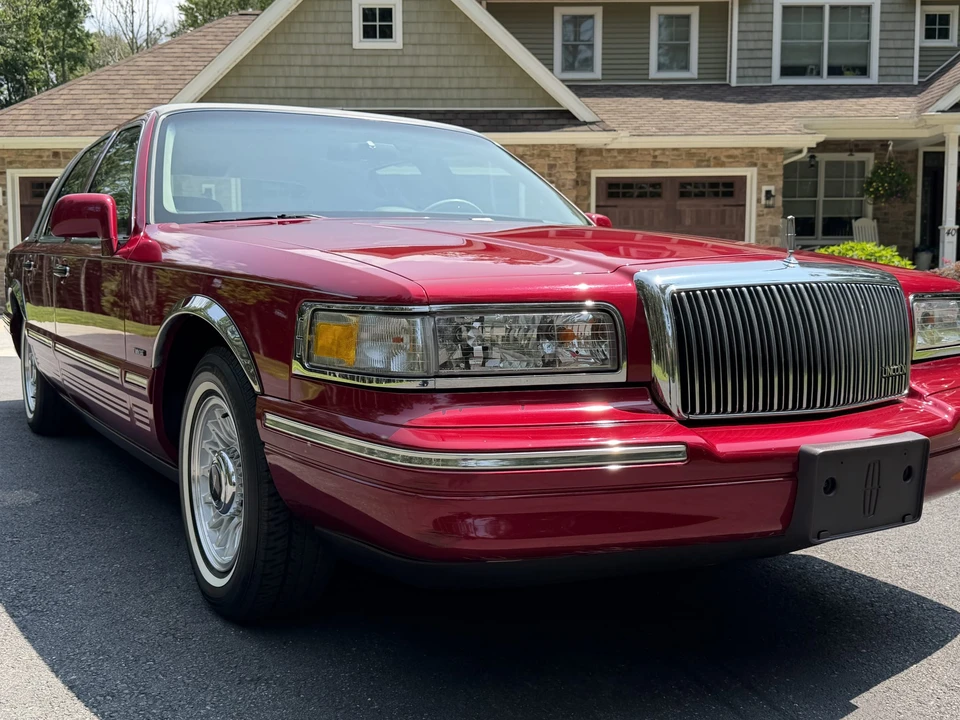 1995 Lincoln Town Car - Image 11 of 31