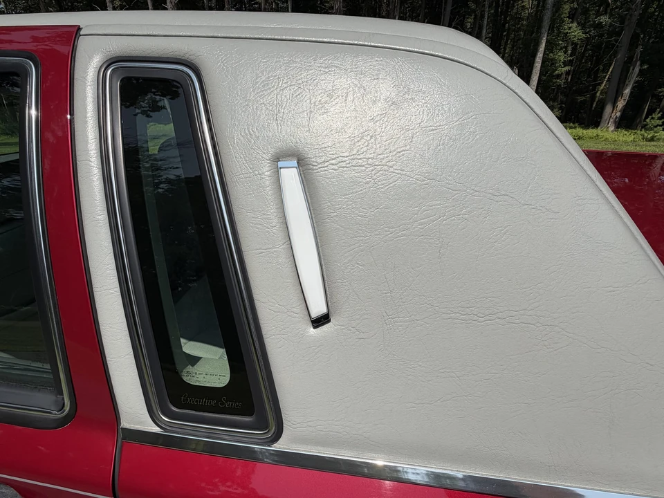1995 Lincoln Town Car - Image 31 of 31