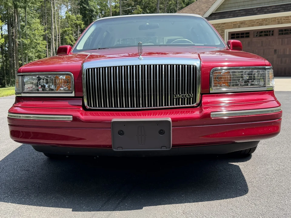 1995 Lincoln Town Car - Image 19 of 31