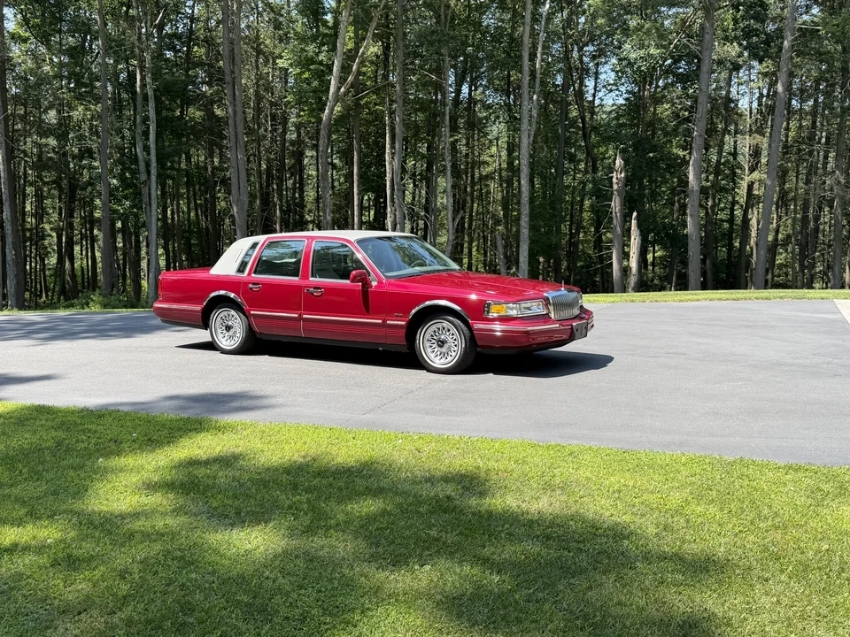 1995 Lincoln Town Car - Image 5 of 31