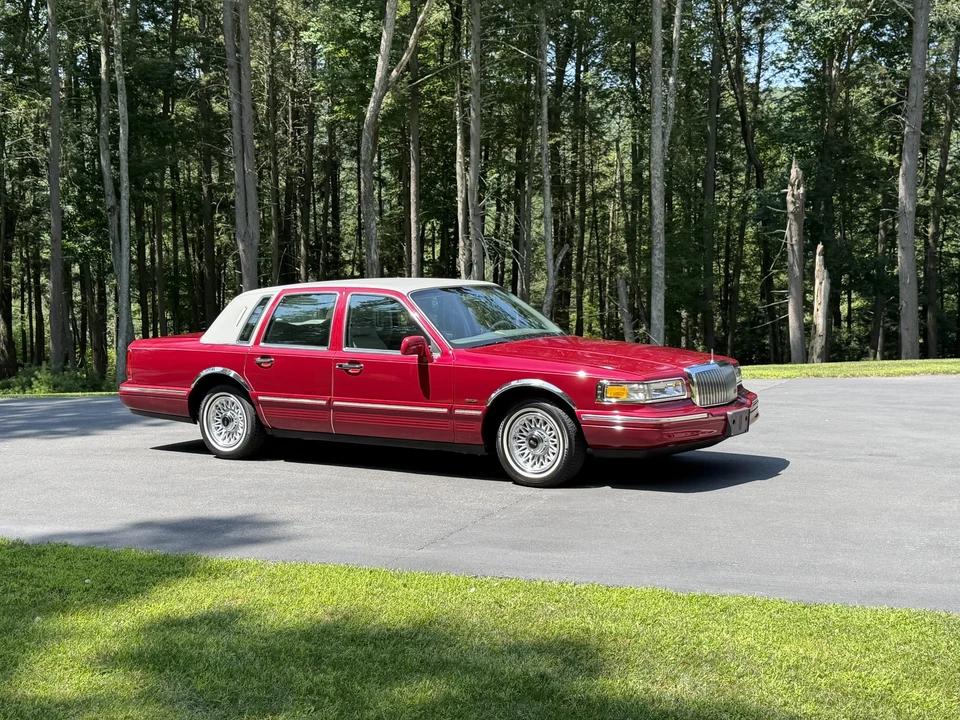 1995 Lincoln Town Car - Image 6 of 31