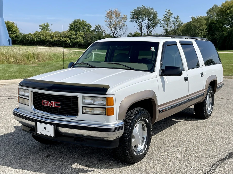 1998 GMC Suburban 8th Gen - Image 13 of 31