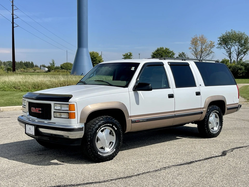 1998 GMC Suburban 8th Gen - Image 4 of 31