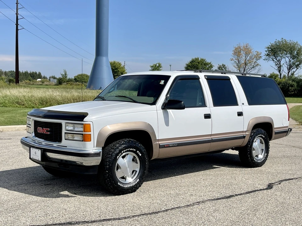 1998 GMC Suburban 8th Gen - Image 7 of 31