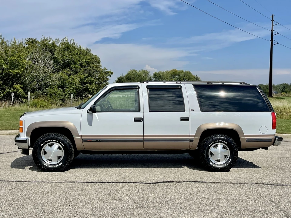 1998 GMC Suburban 8th Gen - Image 27 of 31