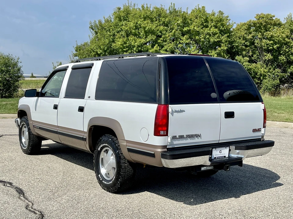 1998 GMC Suburban 8th Gen - Image 25 of 31
