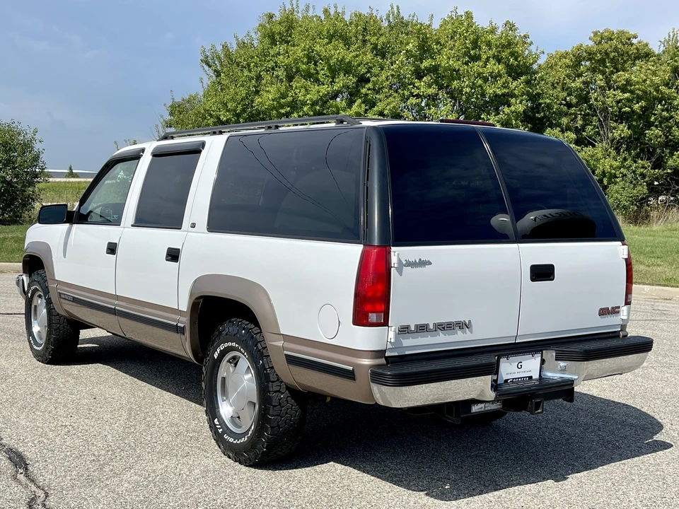 1998 GMC Suburban 8th Gen - Image 24 of 31