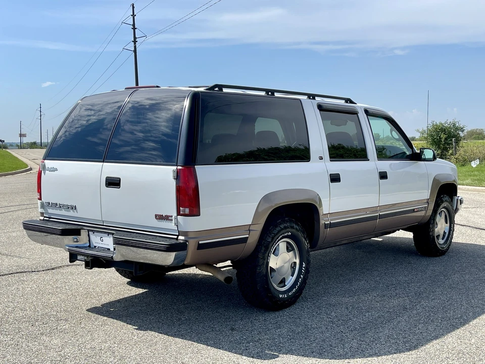 1998 GMC Suburban 8th Gen - Image 21 of 31