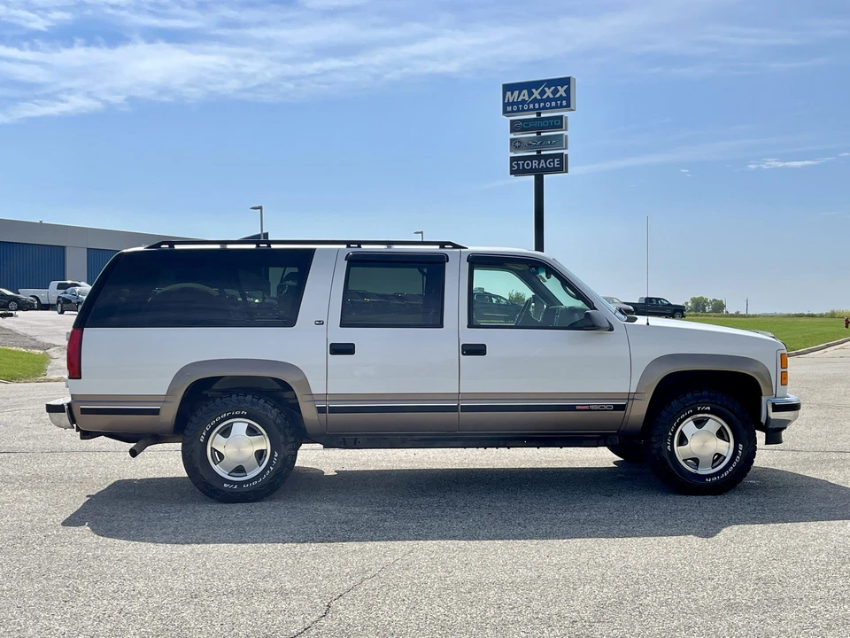 1998 GMC Suburban 8th Gen - Image 20 of 31