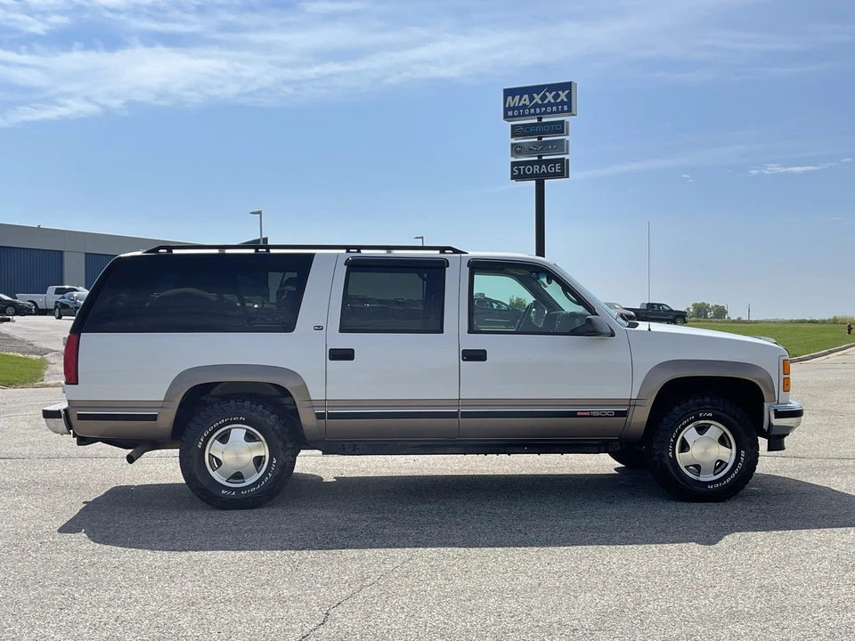 1998 GMC Suburban 8th Gen - Image 19 of 31