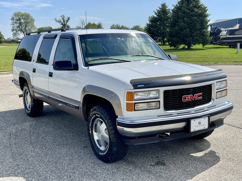 1998 GMC Suburban 8th Gen - Image 18 of 31
