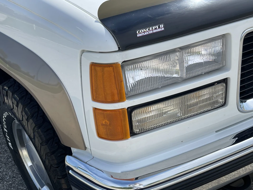 1998 GMC Suburban 8th Gen - Image 29 of 31
