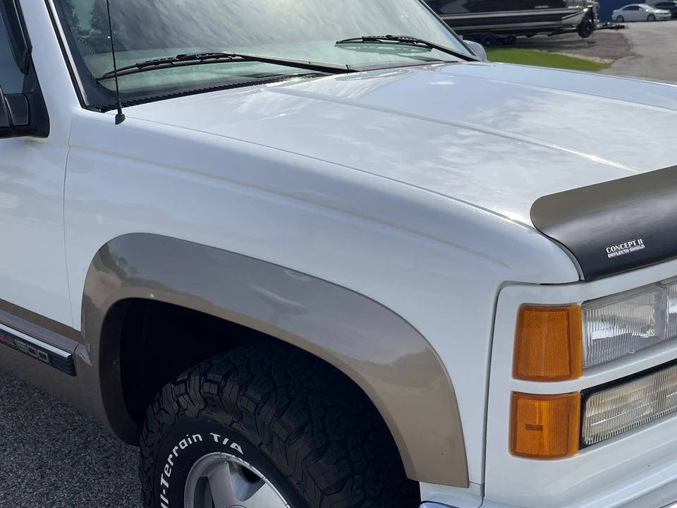 1998 GMC Suburban 8th Gen - Image 28 of 31