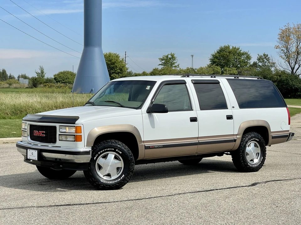 1998 GMC Suburban 8th Gen - Image 2 of 31