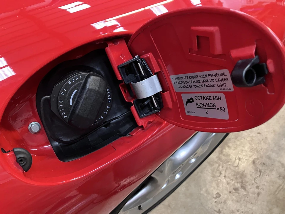 1999 Porsche 996 Carrera - Image 17 of 31