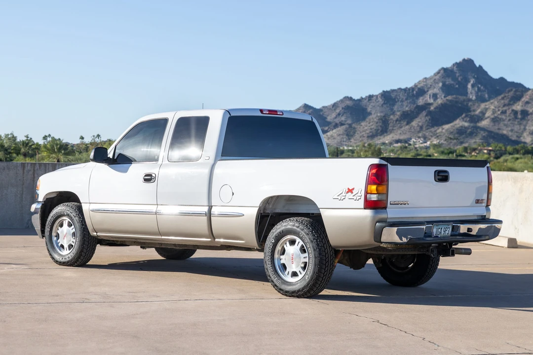 2000 GMC Sierra 2nd Gen - Image 4 of 31