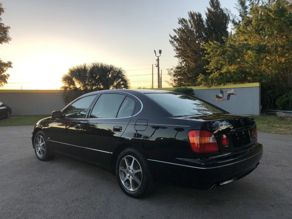 2000 Lexus GS 2nd Gen - Image 16 of 31