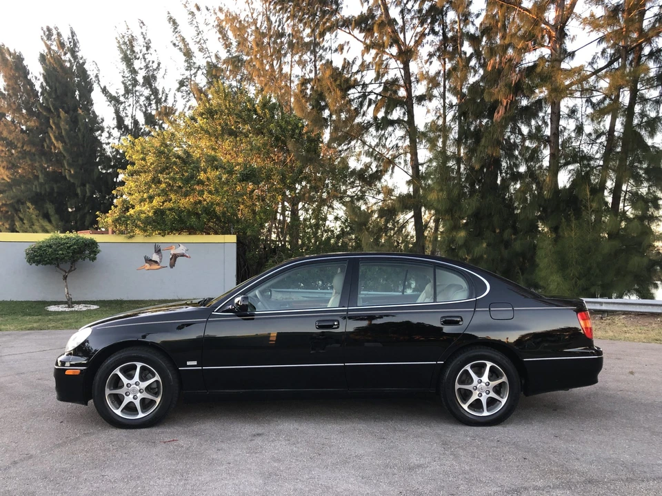 2000 Lexus GS 2nd Gen - Image 12 of 31