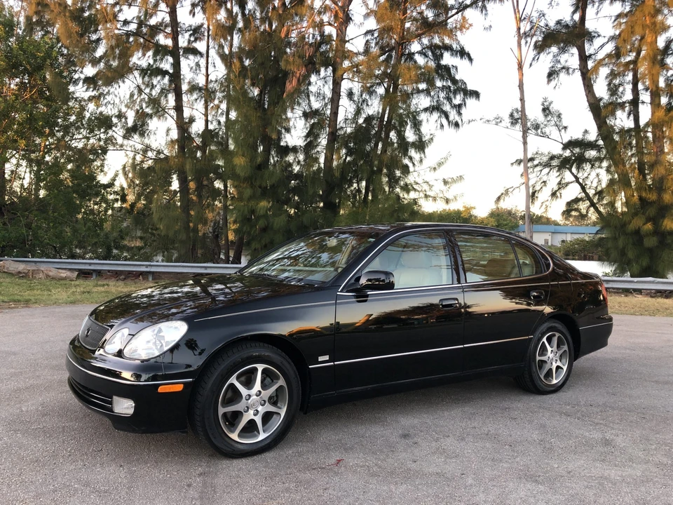 2000 Lexus GS 2nd Gen - Image 11 of 31