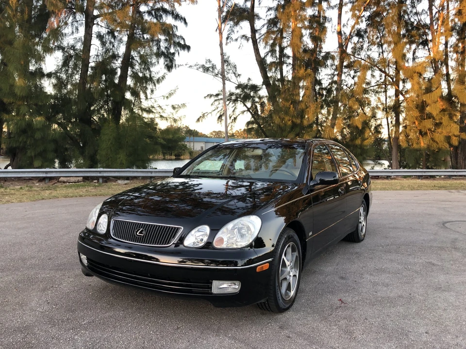 2000 Lexus GS 2nd Gen - Image 2 of 31