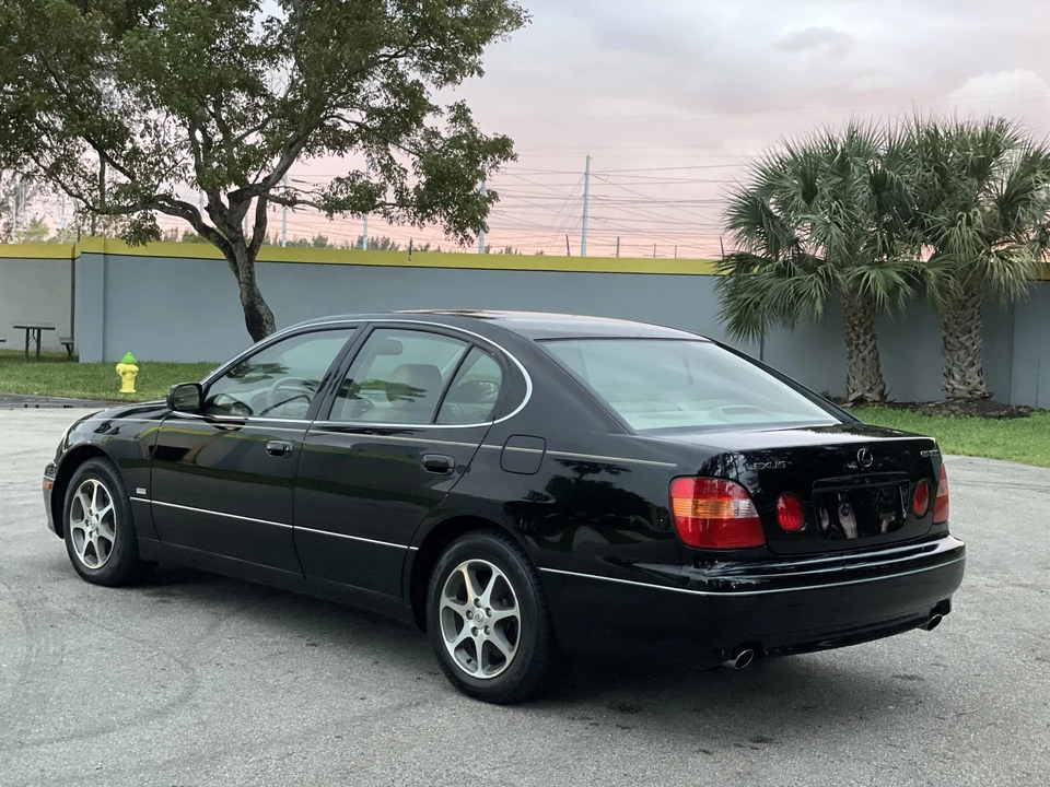 2000 Lexus GS 2nd Gen - Image 17 of 31