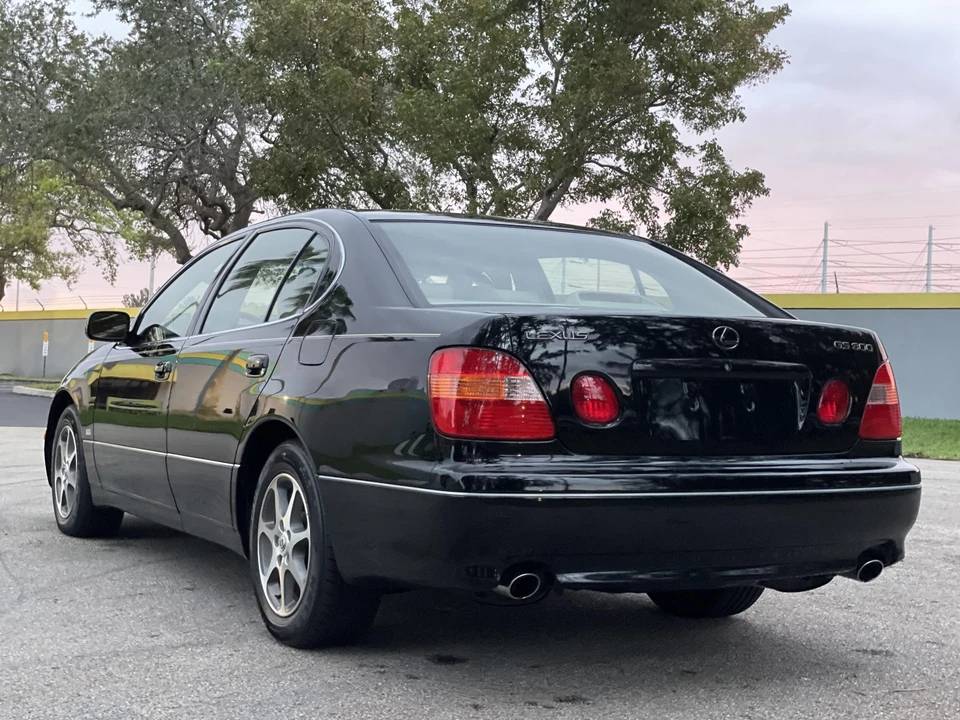 2000 Lexus GS 2nd Gen - Image 19 of 31