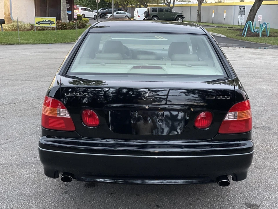 2000 Lexus GS 2nd Gen - Image 25 of 31