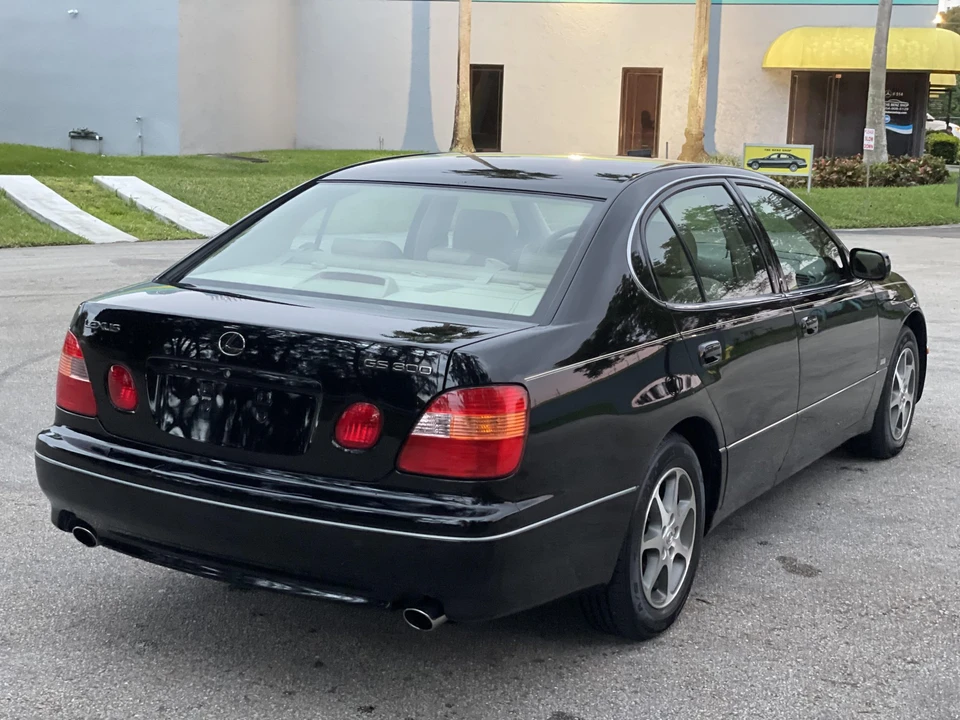 2000 Lexus GS 2nd Gen - Image 29 of 31