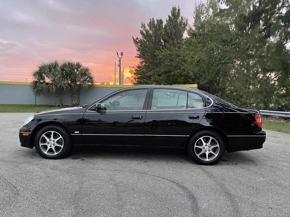 2000 Lexus GS 2nd Gen - Image 14 of 31