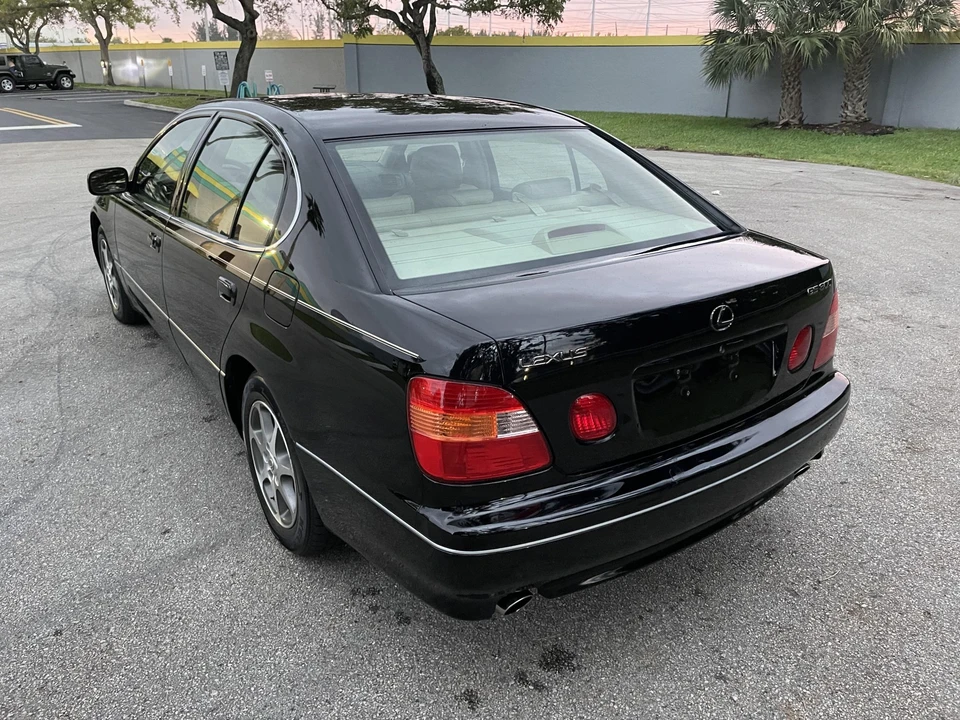2000 Lexus GS 2nd Gen - Image 21 of 31