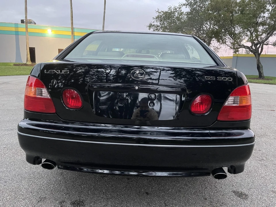2000 Lexus GS 2nd Gen - Image 28 of 31