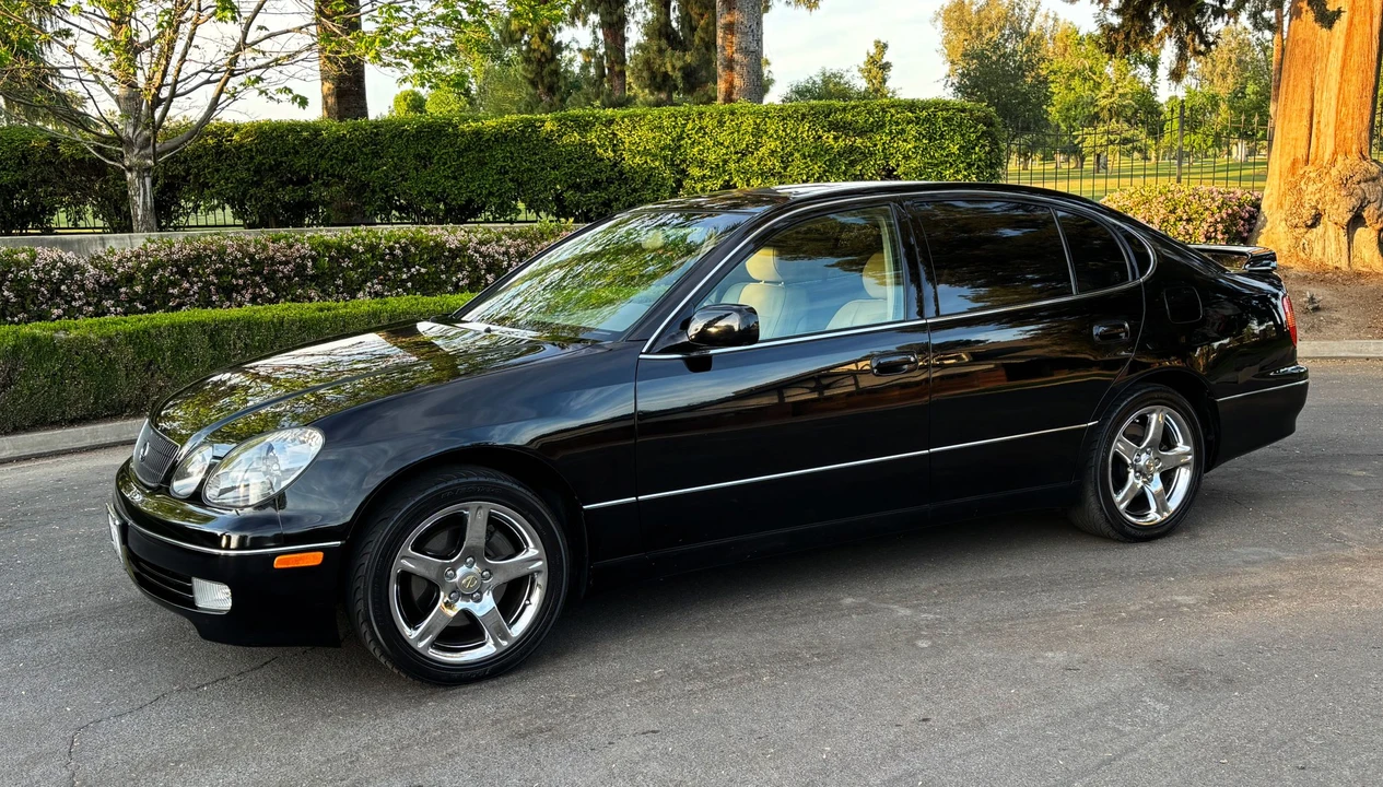 2000 Lexus GS 2nd Gen - Image 2 of 31
